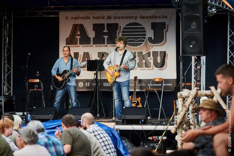 Mrakoplaš Light Orchestra  (1. ročník Ahoj na Bucku)